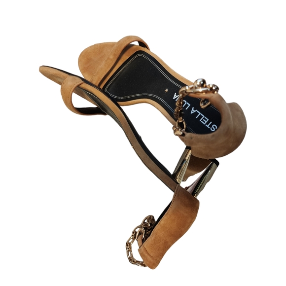 NEW Stella Luna Tan Suede Ankle Chain Turnlock Heeled Sandal - Picture 9 of 11